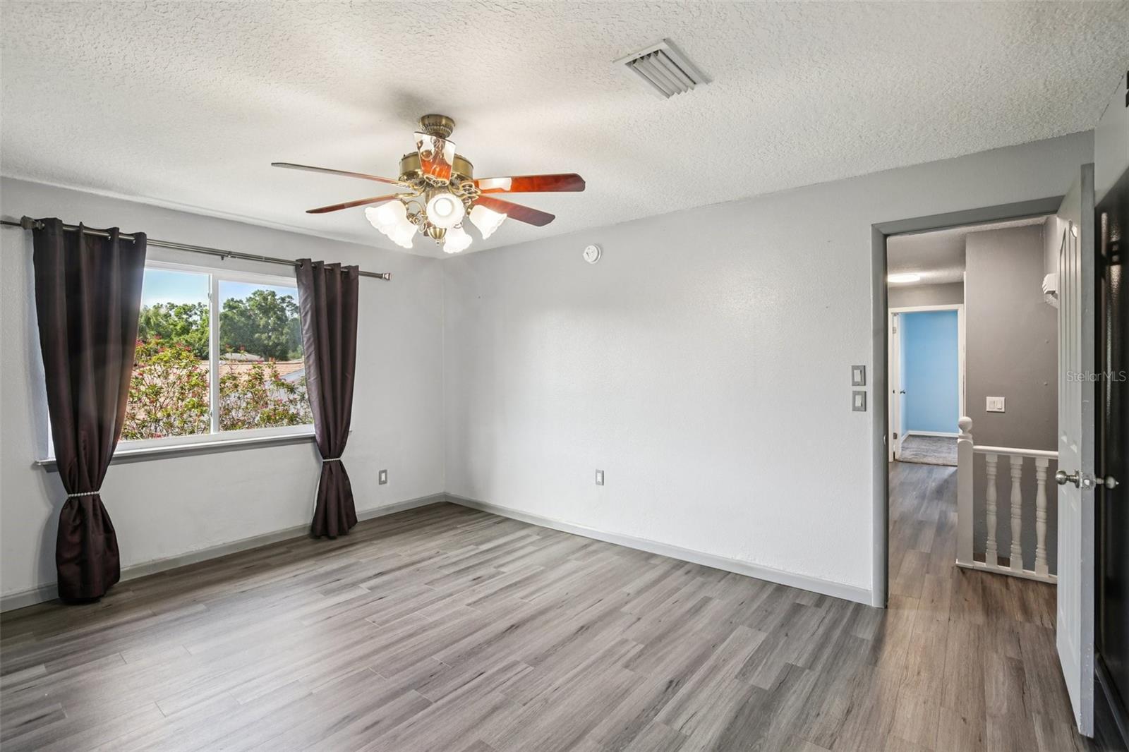 Image 19 of 39 For 2589 Knoll Street W