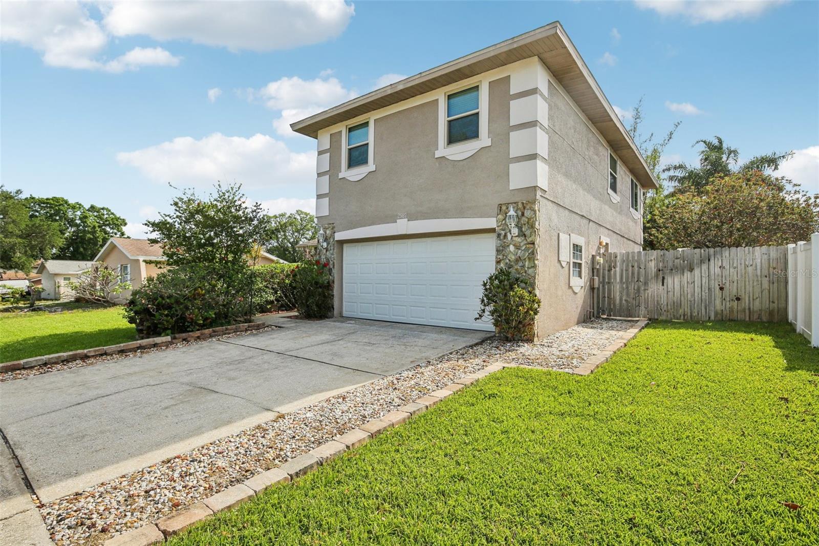 Image 2 of 39 For 2589 Knoll Street W