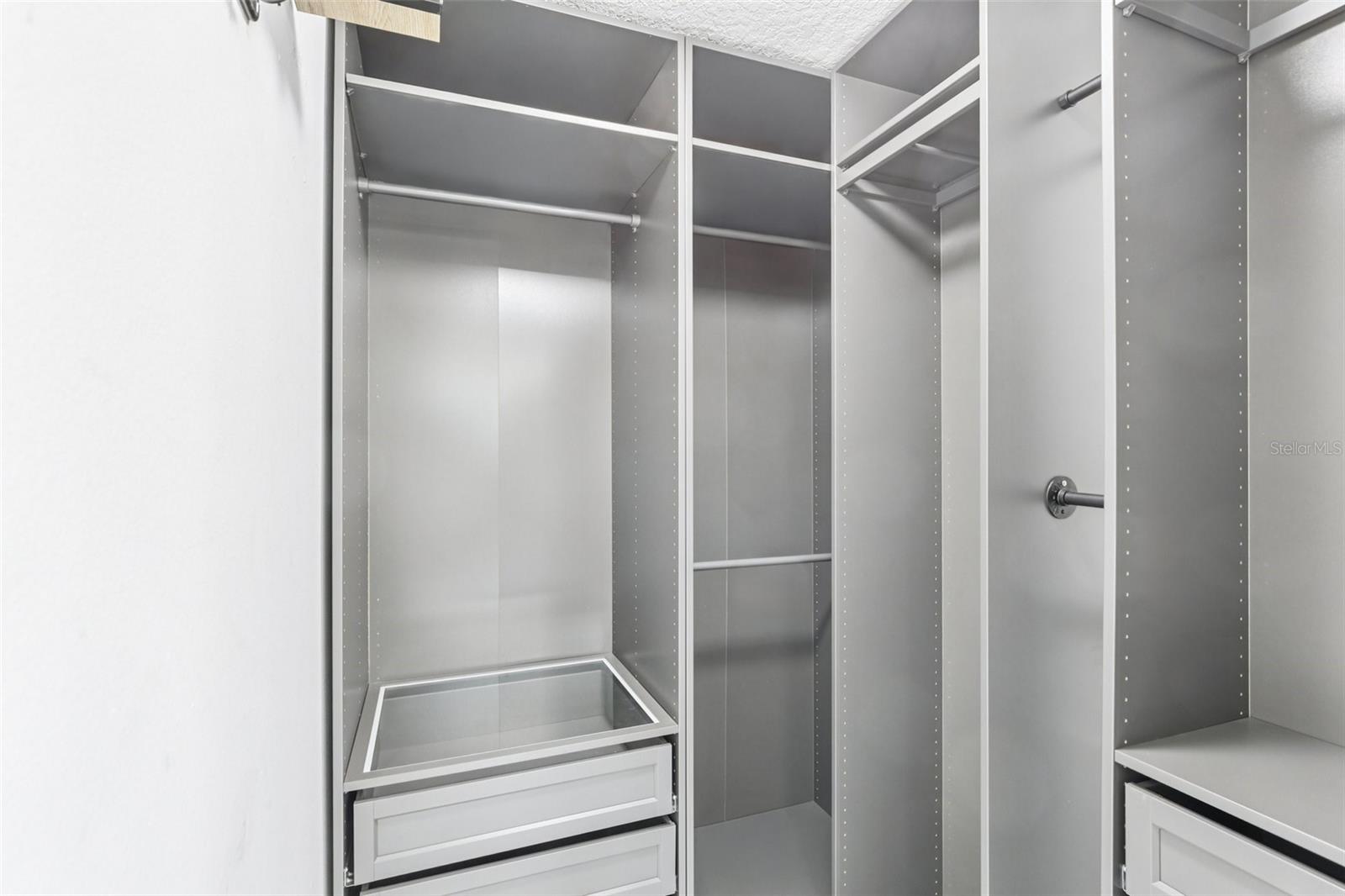 Image 20 of 39 For 2589 Knoll Street W