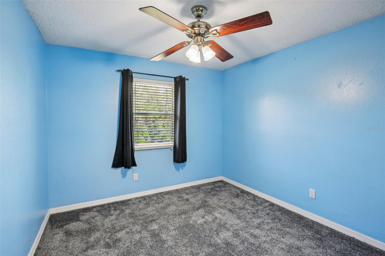 Image 25 of 39 For 2589 Knoll Street W