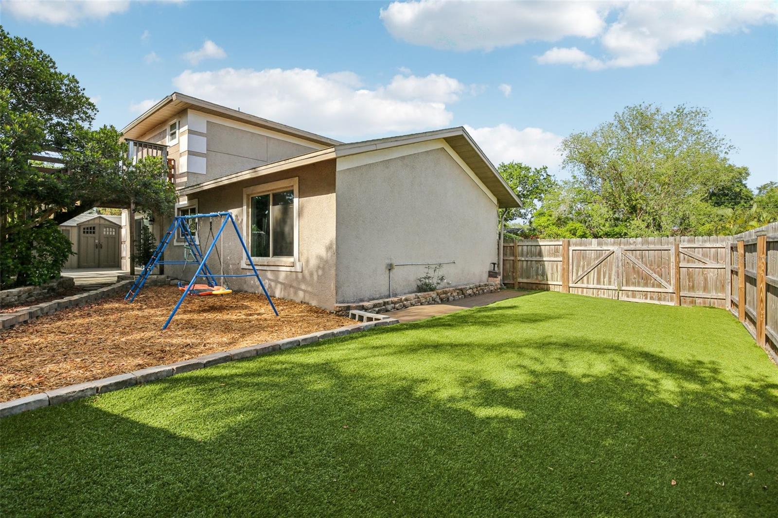 Image 35 of 39 For 2589 Knoll Street W