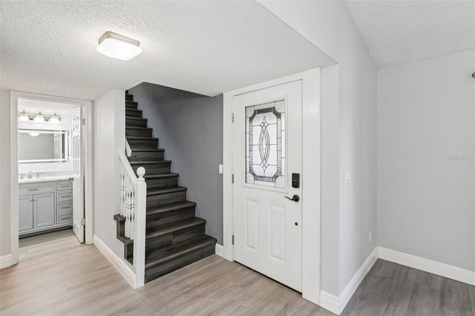 Image 5 of 39 For 2589 Knoll Street W