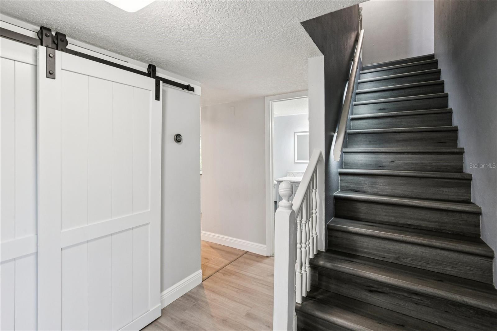 Image 6 of 39 For 2589 Knoll Street W