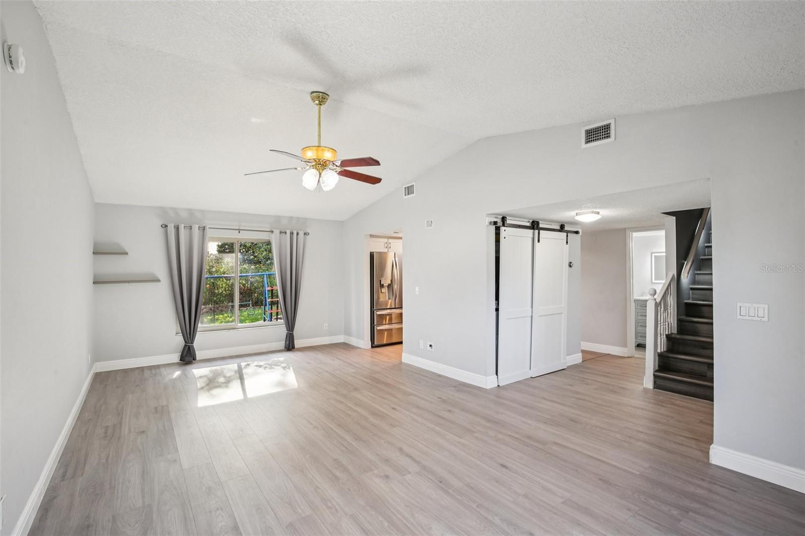 Image 7 of 39 For 2589 Knoll Street W