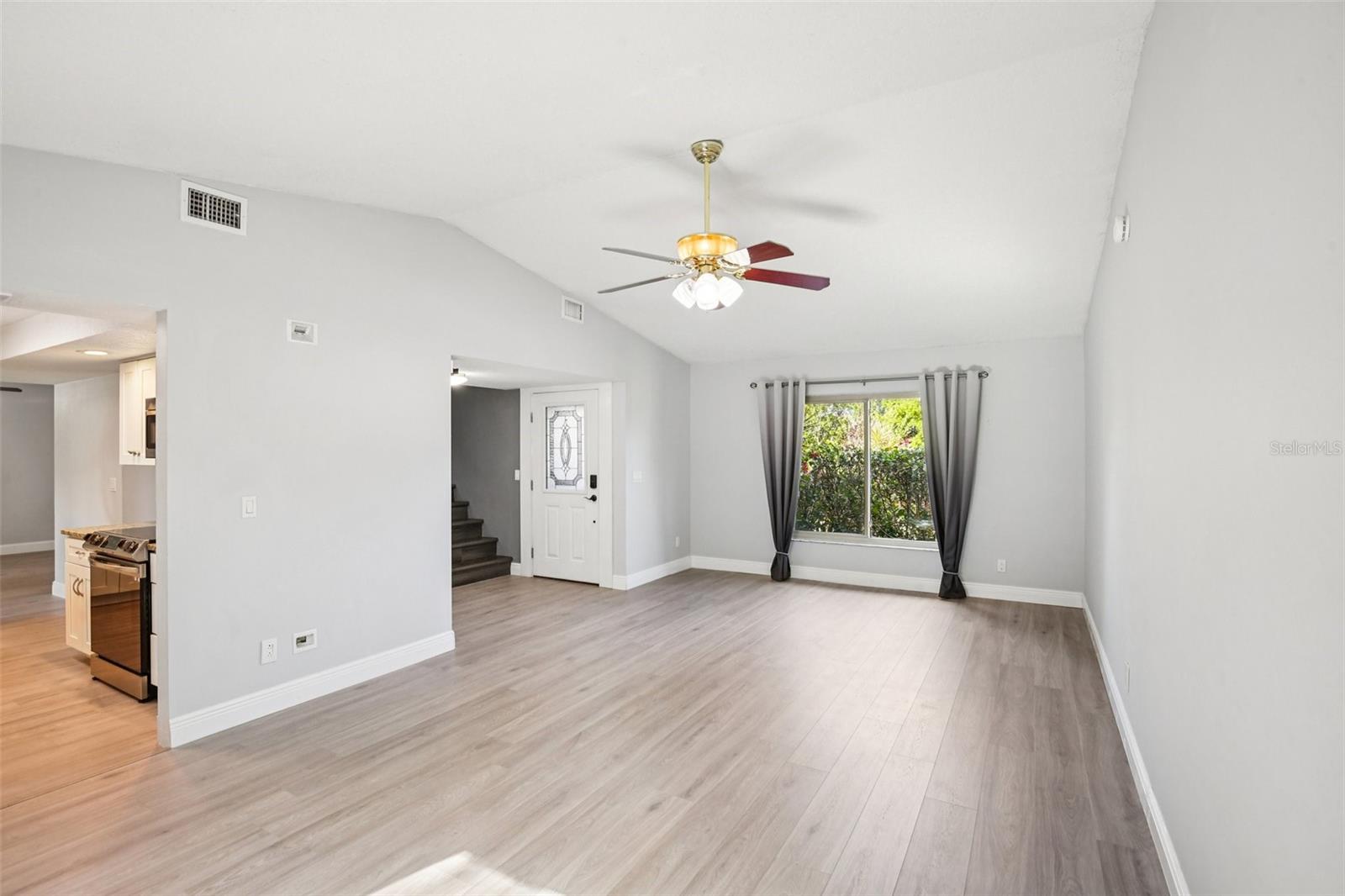 Image 8 of 39 For 2589 Knoll Street W