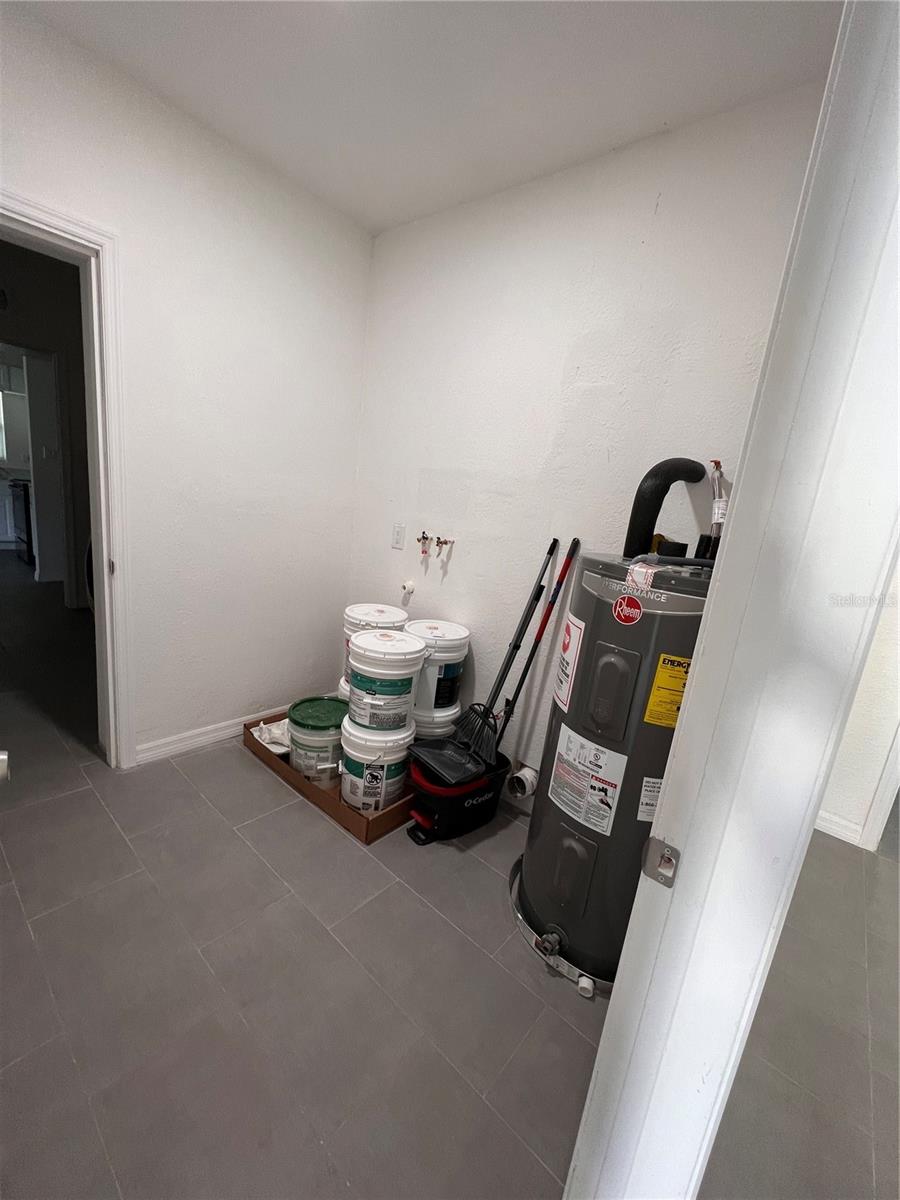 Image 16 of 19 For 612 Lincoln Avenue