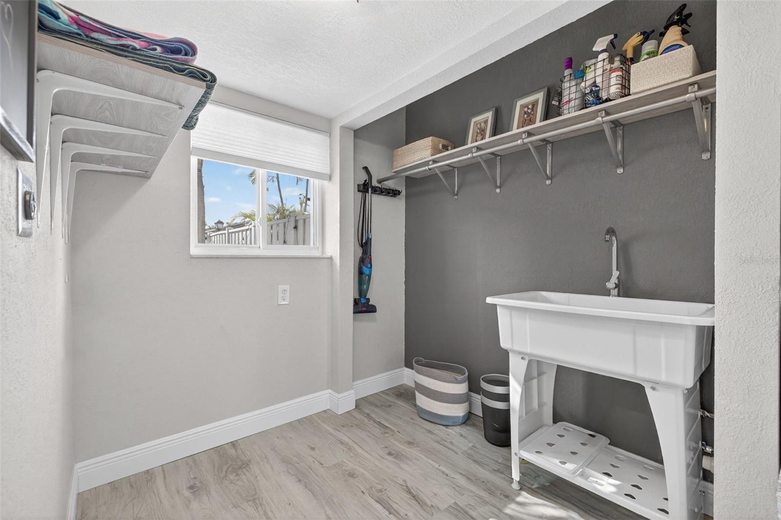 Image 14 of 50 For 6747 Cape Hatteras Way Ne 3