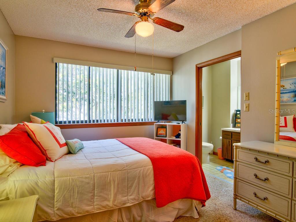 Image 12 of 46 For 2700 Gulf Boulevard 2