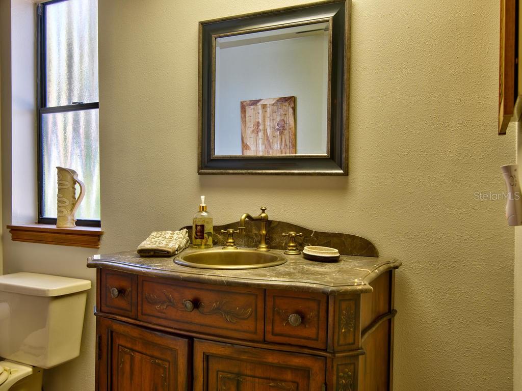 Image 26 of 46 For 2700 Gulf Boulevard 2