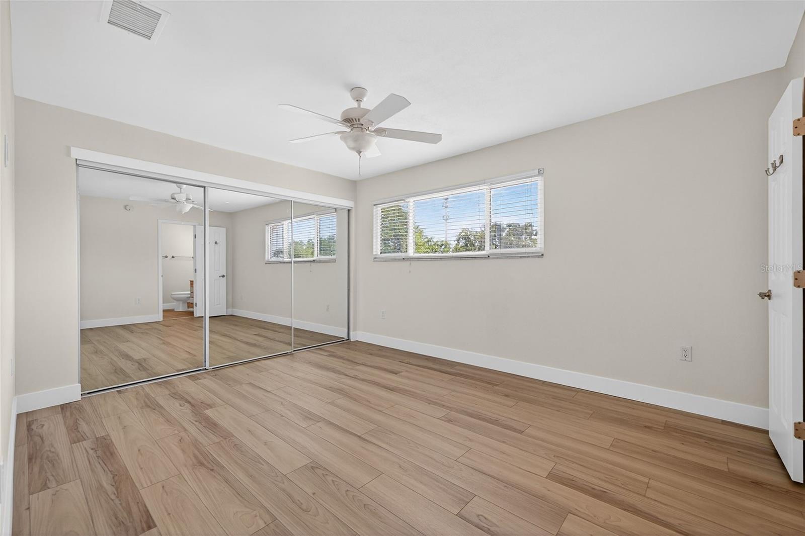 Image 16 of 48 For 6257 Cape Hatteras Way Ne 5