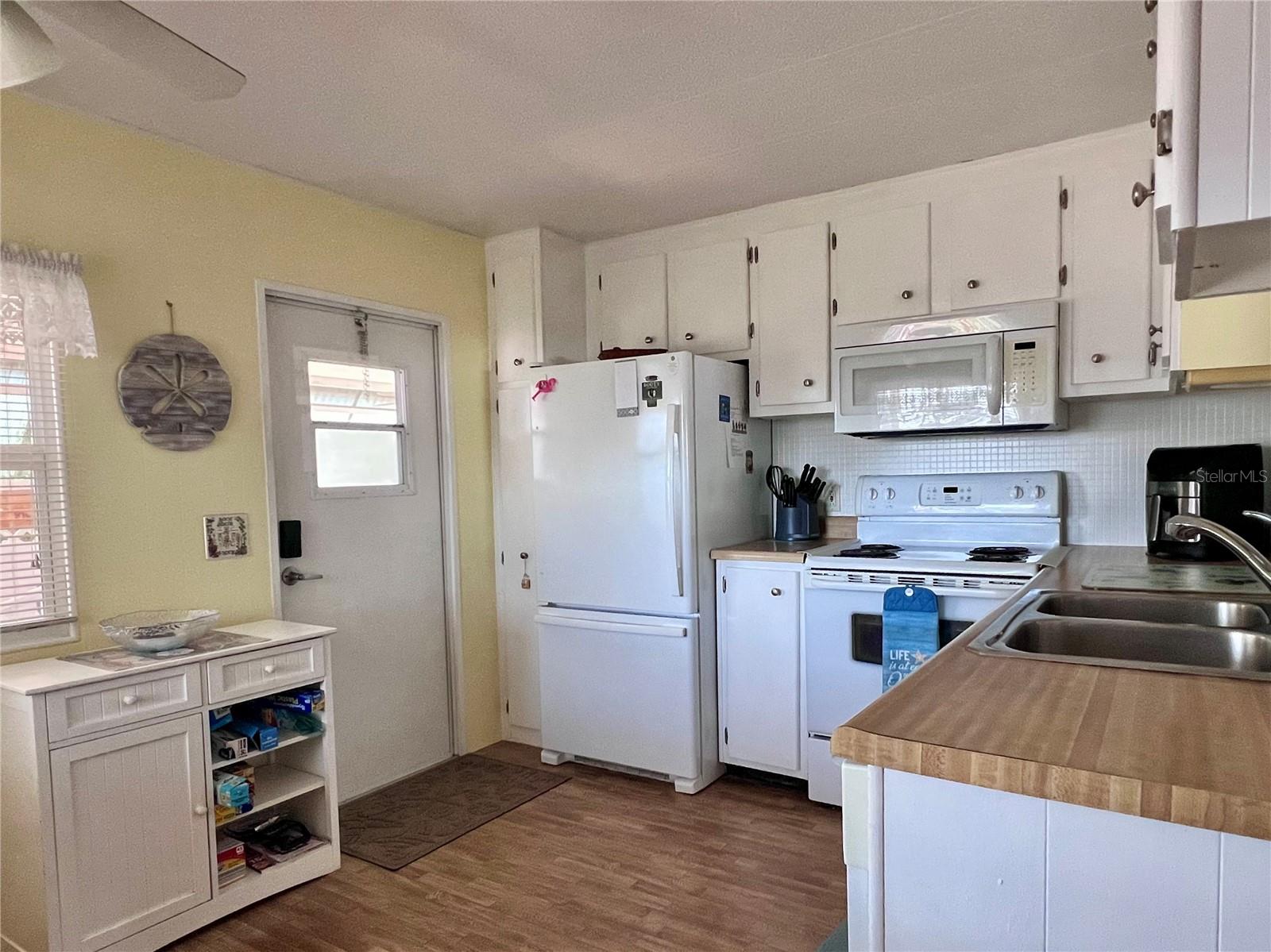 Image 14 of 78 For 1100 Belcher Road S 260