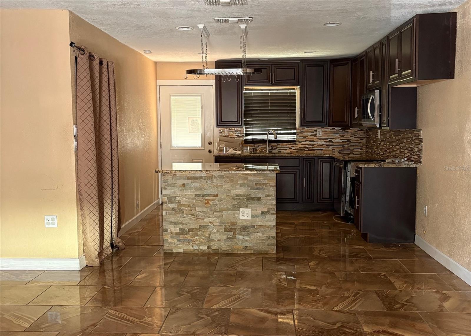 Image 3 of 4 For 212 Bassedena Circle S