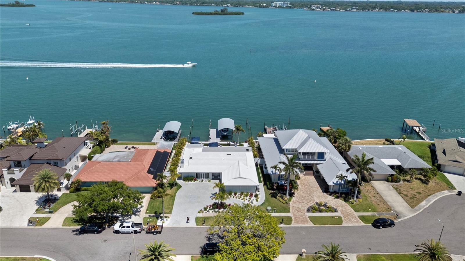 Image 2 of 100 For 631 Harbor Island