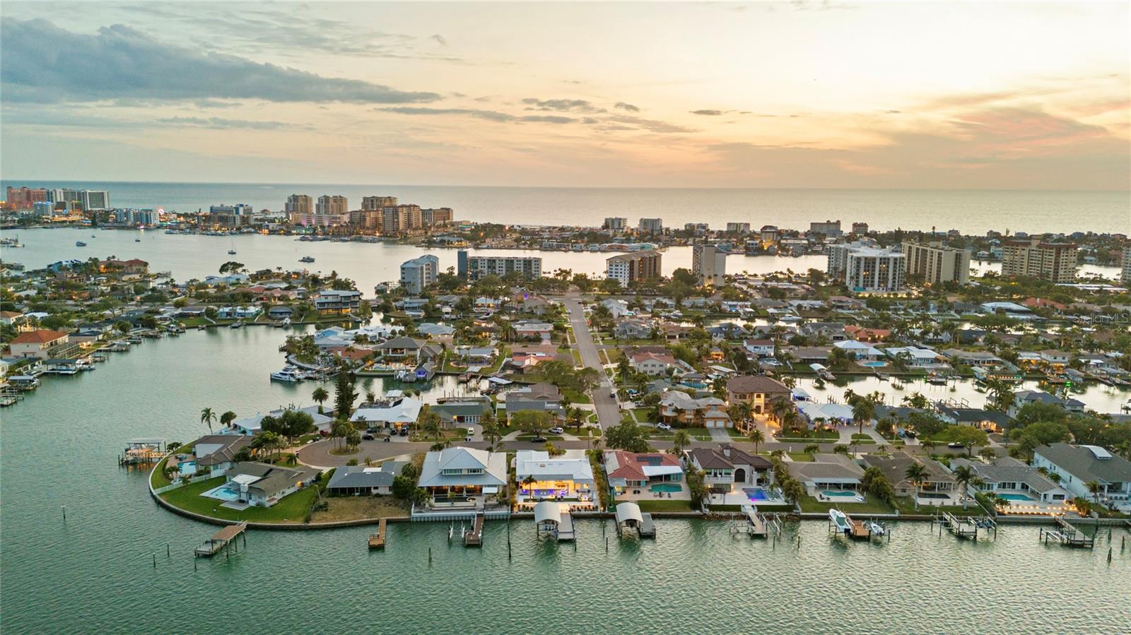 Image 3 of 100 For 631 Harbor Island