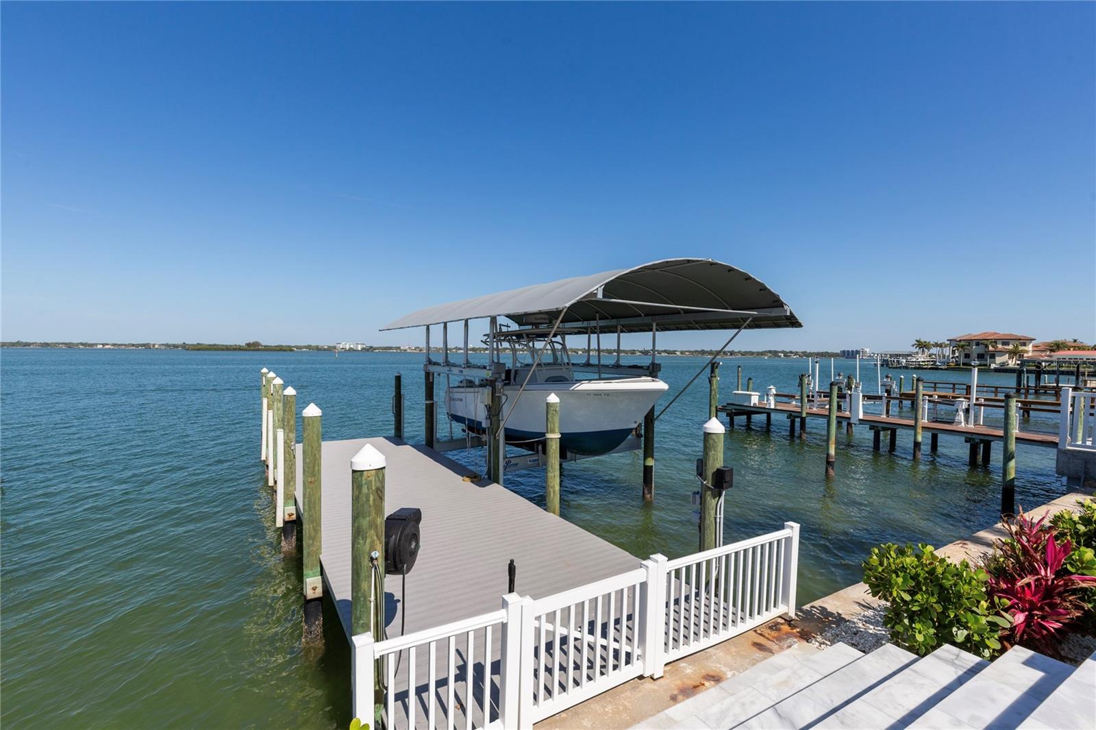 Image 43 of 100 For 631 Harbor Island