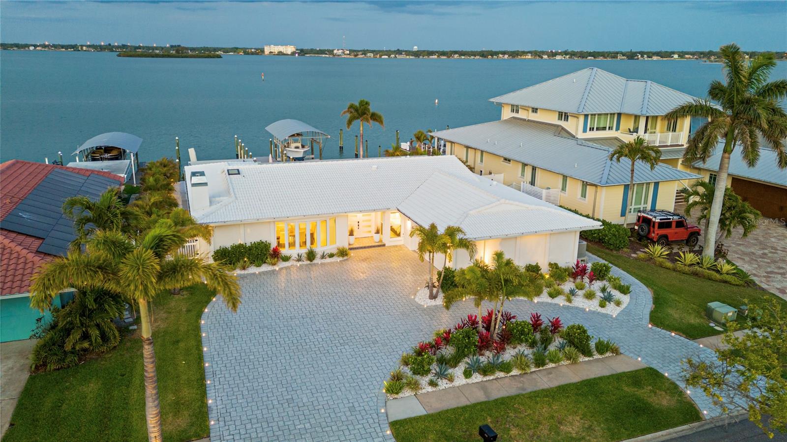 Image 5 of 100 For 631 Harbor Island