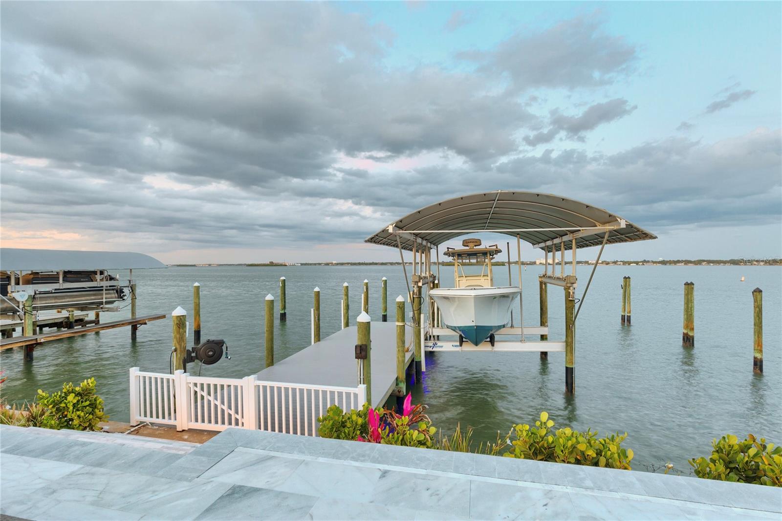 Image 94 of 100 For 631 Harbor Island