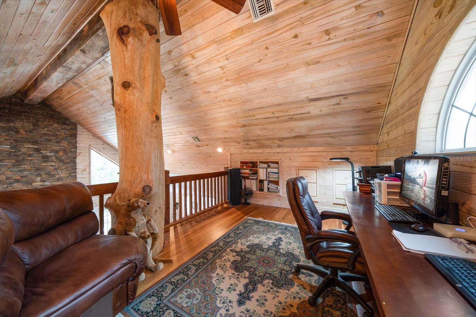 Listing photo id 9 for 7650 Whippoorwill Terrace