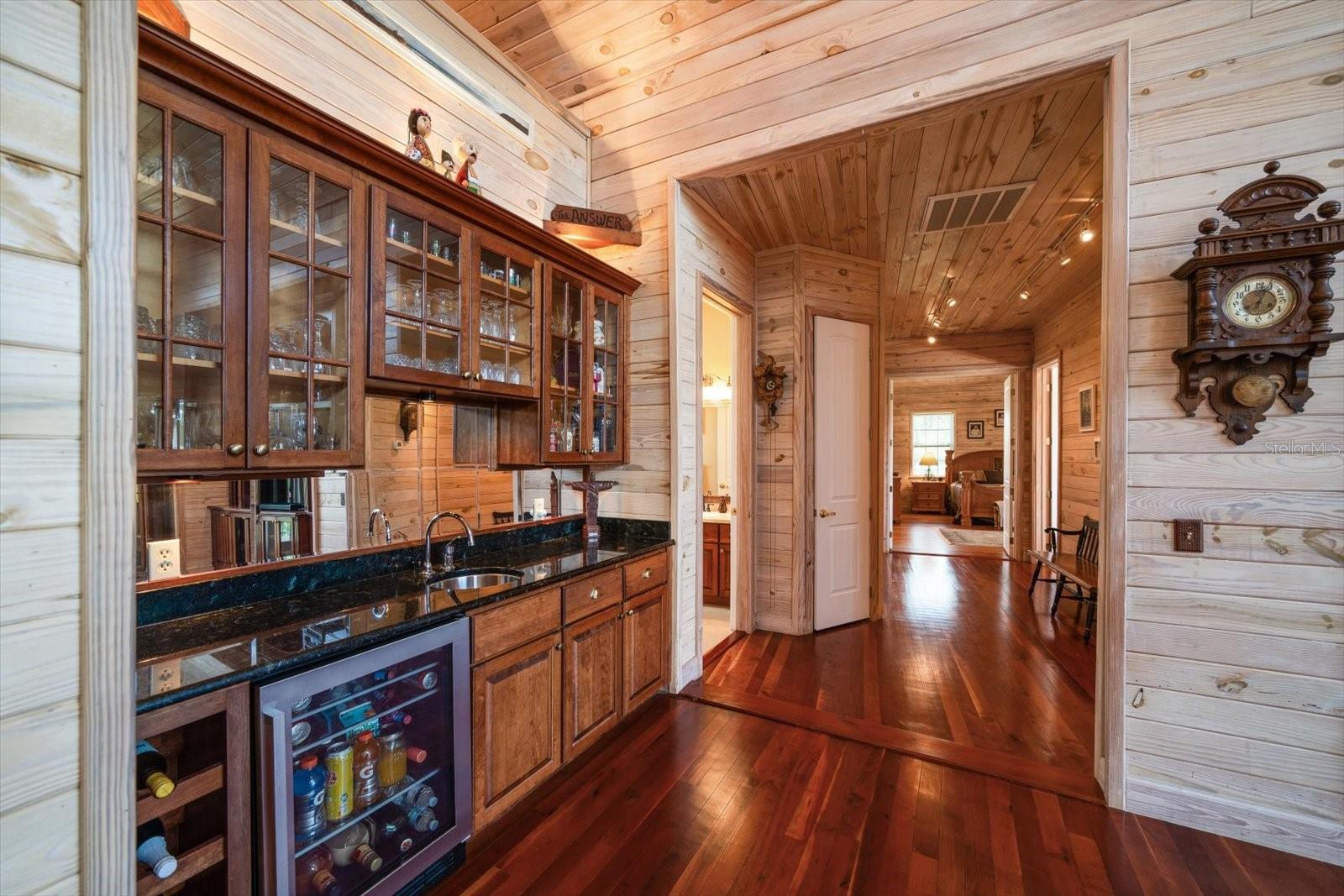 Listing photo id 11 for 7650 Whippoorwill Terrace