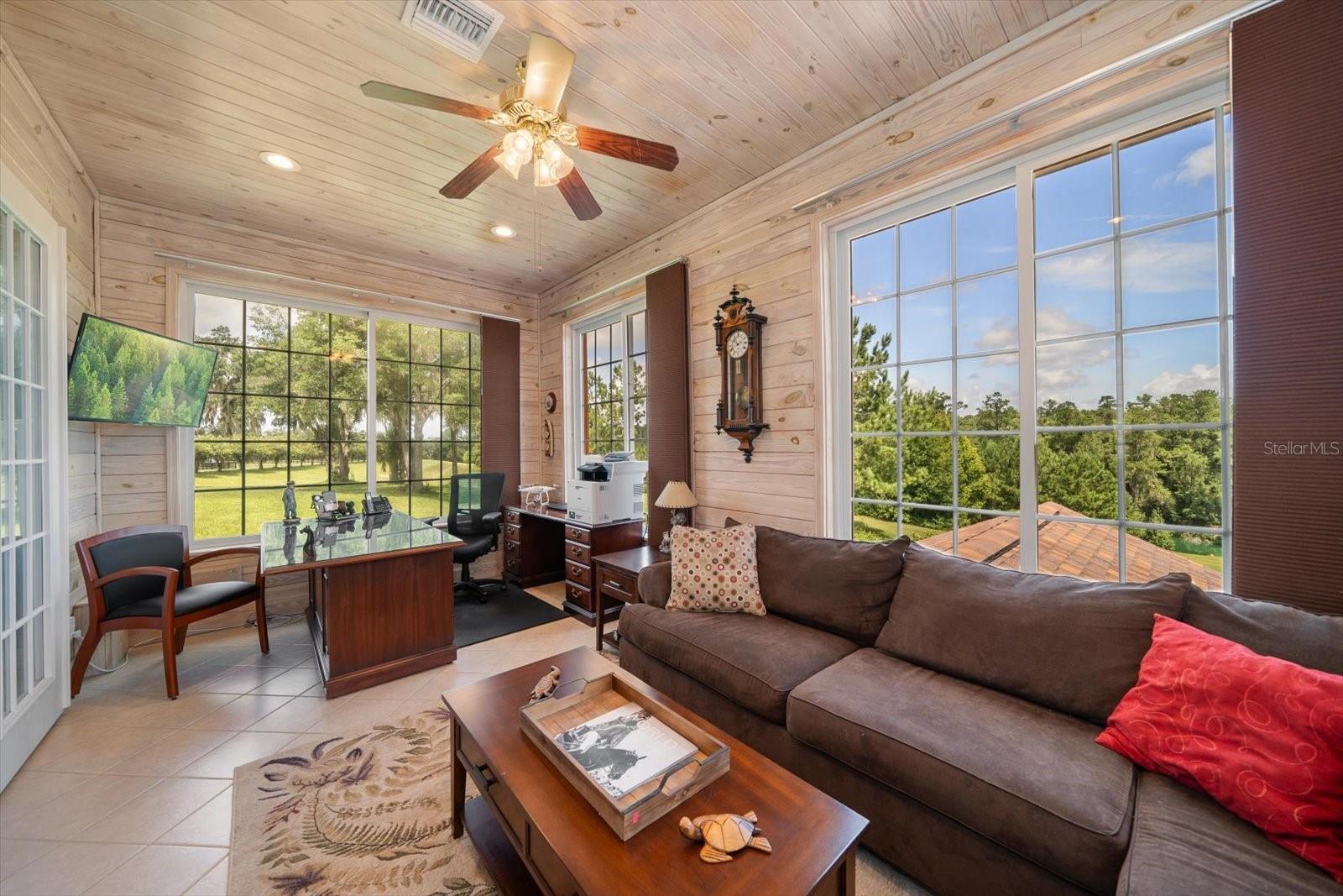 Listing photo id 14 for 7650 Whippoorwill Terrace