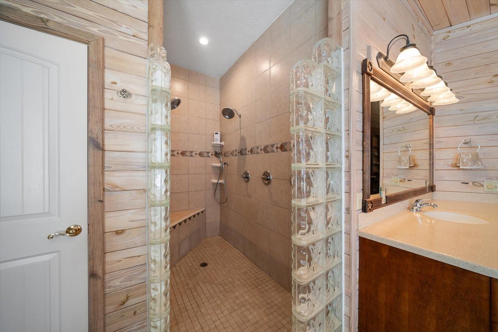 Listing photo id 18 for 7650 Whippoorwill Terrace