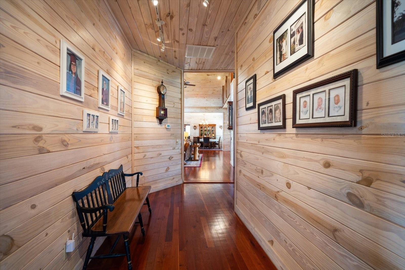 Listing photo id 19 for 7650 Whippoorwill Terrace