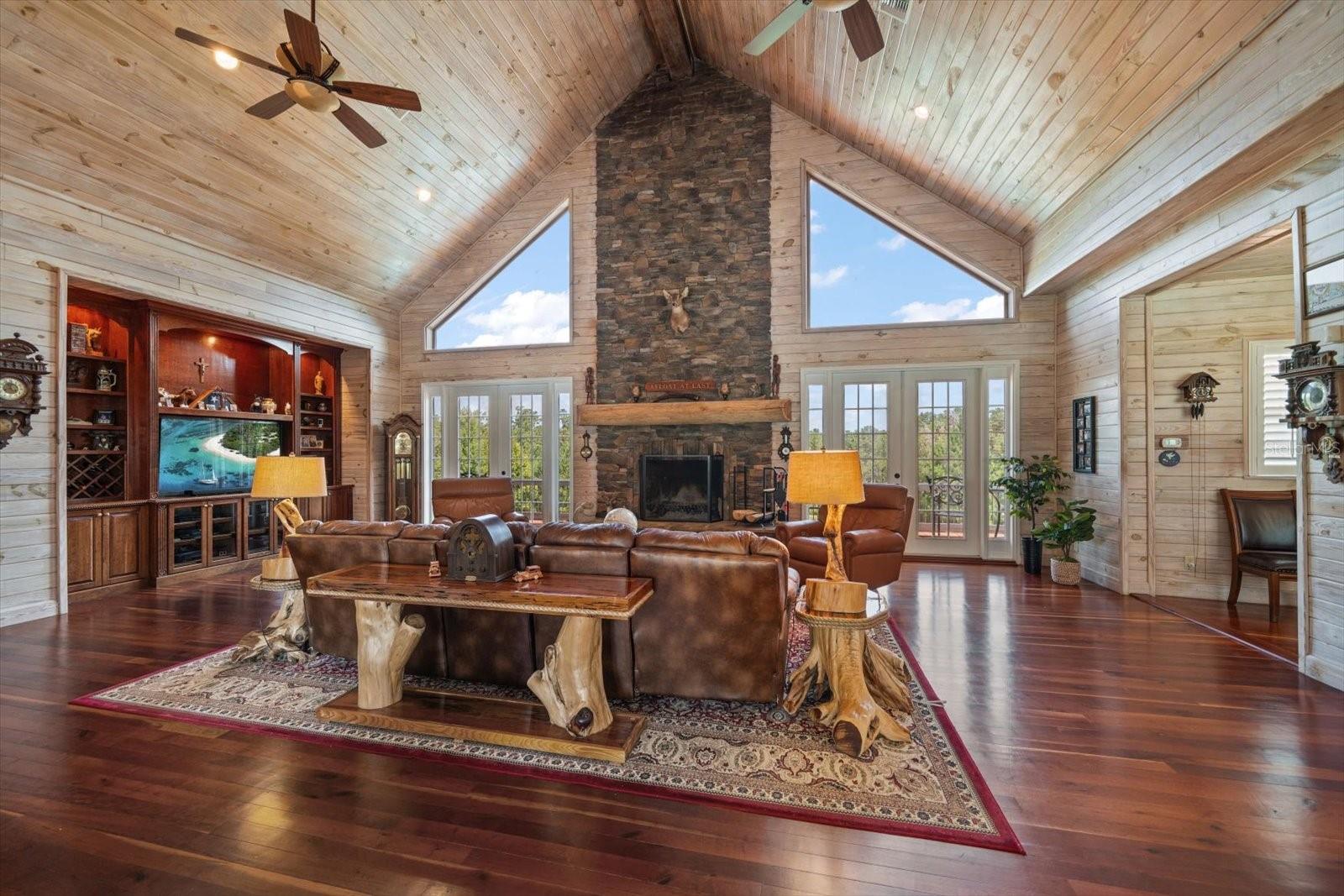 Listing photo id 1 for 7650 Whippoorwill Terrace