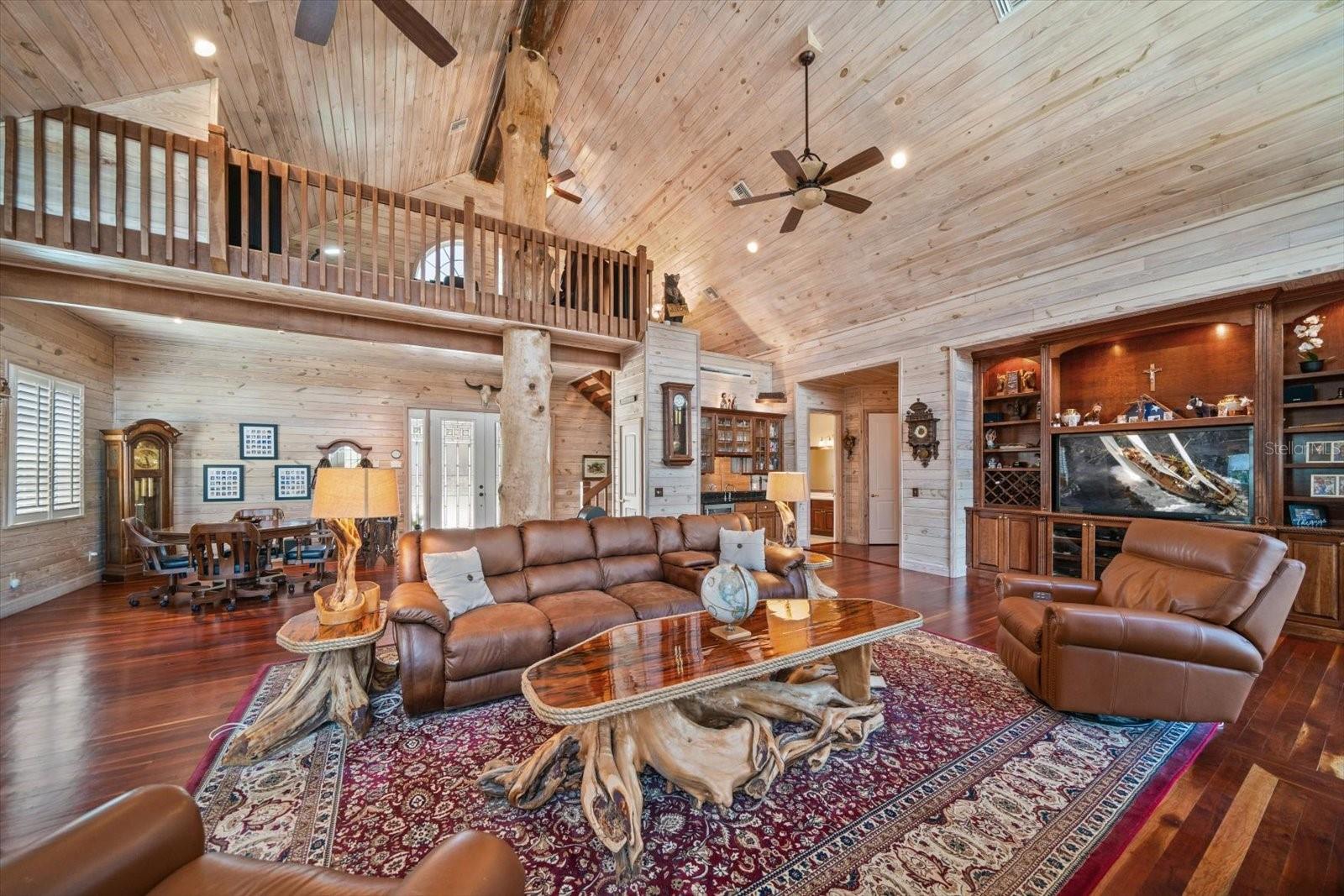 Listing photo id 2 for 7650 Whippoorwill Terrace