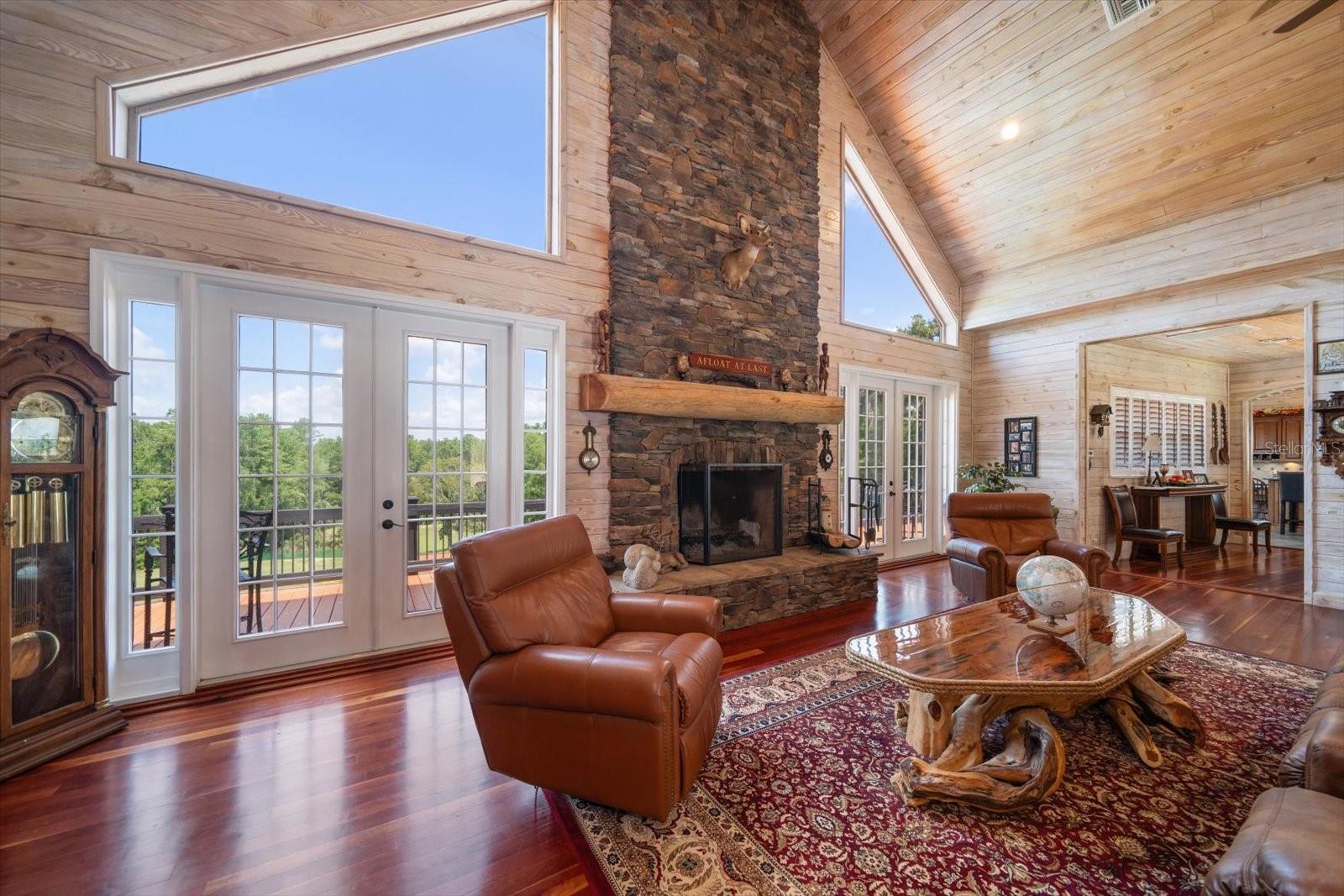 Listing photo id 3 for 7650 Whippoorwill Terrace