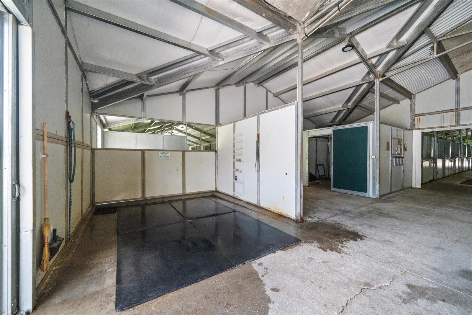 Listing photo id 48 for 7650 Whippoorwill Terrace