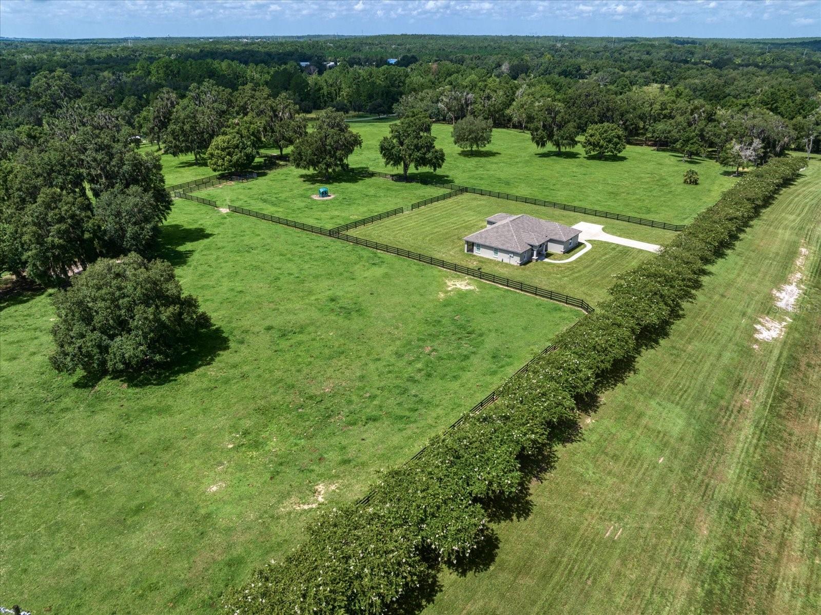 Listing photo id 73 for 7650 Whippoorwill Terrace