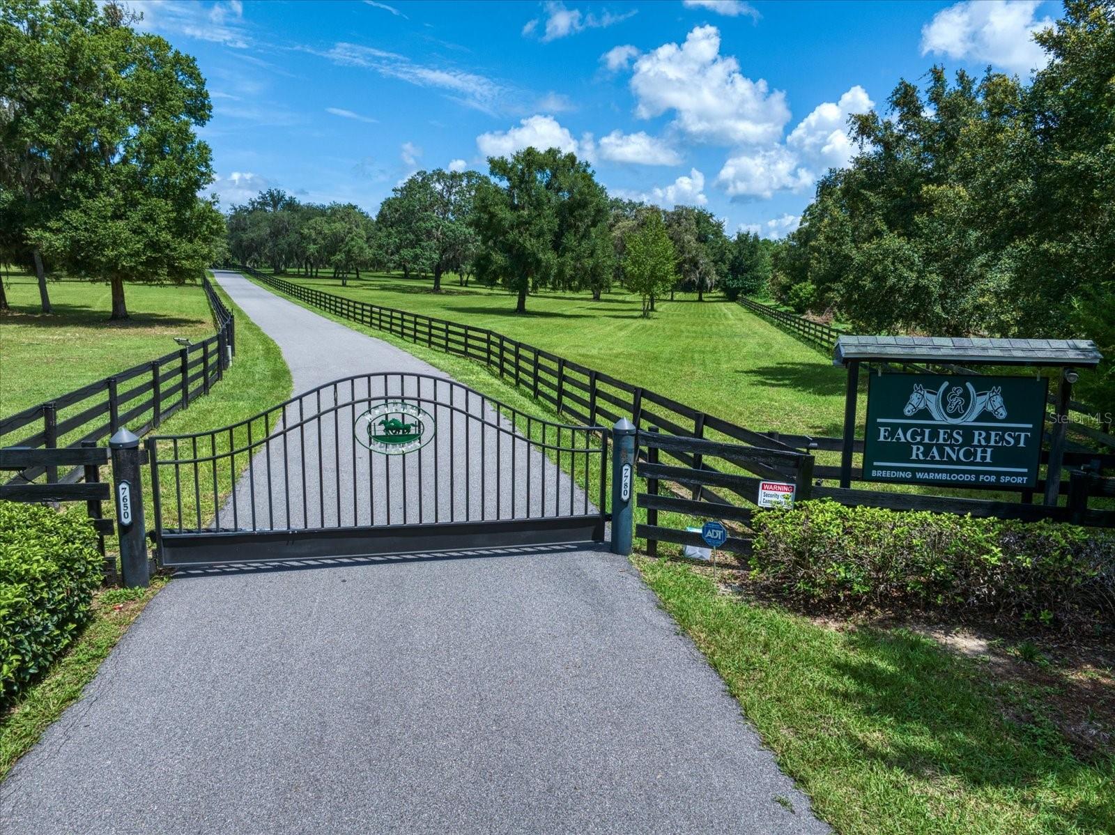 Listing photo id 94 for 7650 Whippoorwill Terrace