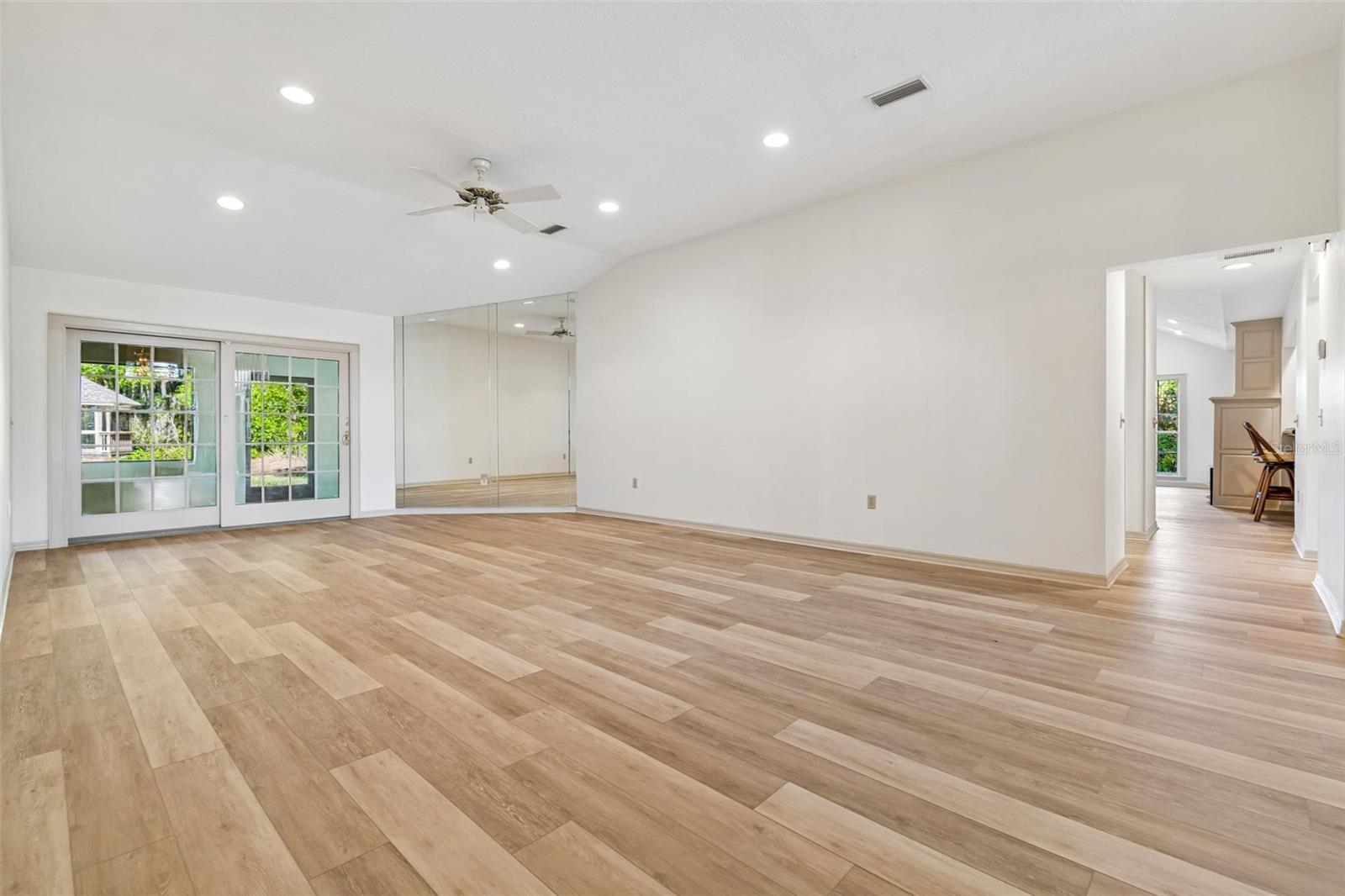 Listing photo id 8 for 2708 Bell Shoals Road