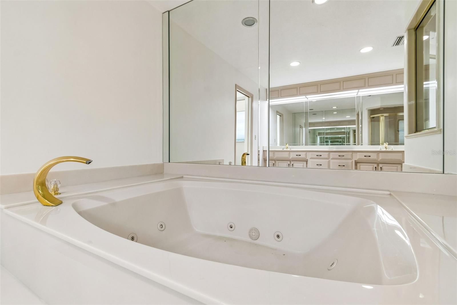 Listing photo id 18 for 2708 Bell Shoals Road