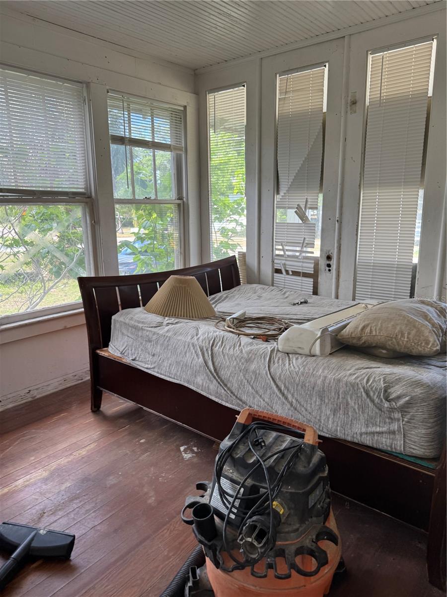 Image 13 of 20 For 707 Prospect Avenue