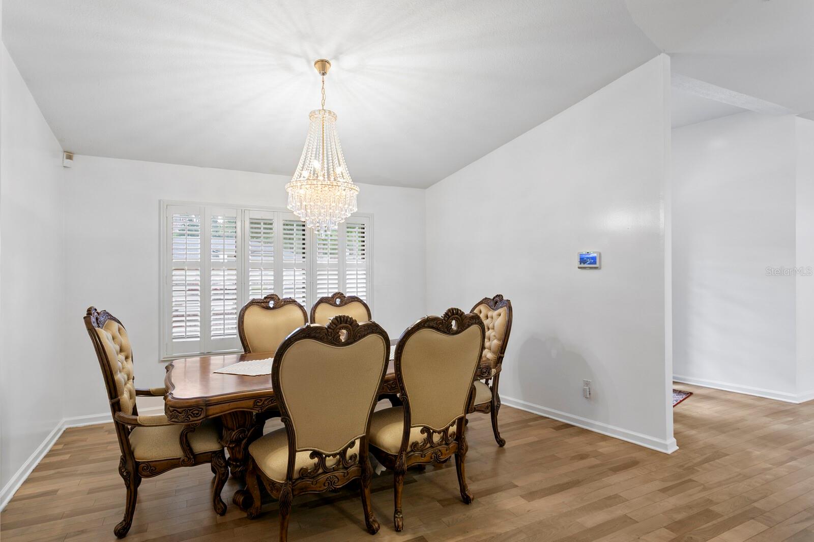 Listing photo id 8 for 11504 Moffat Place