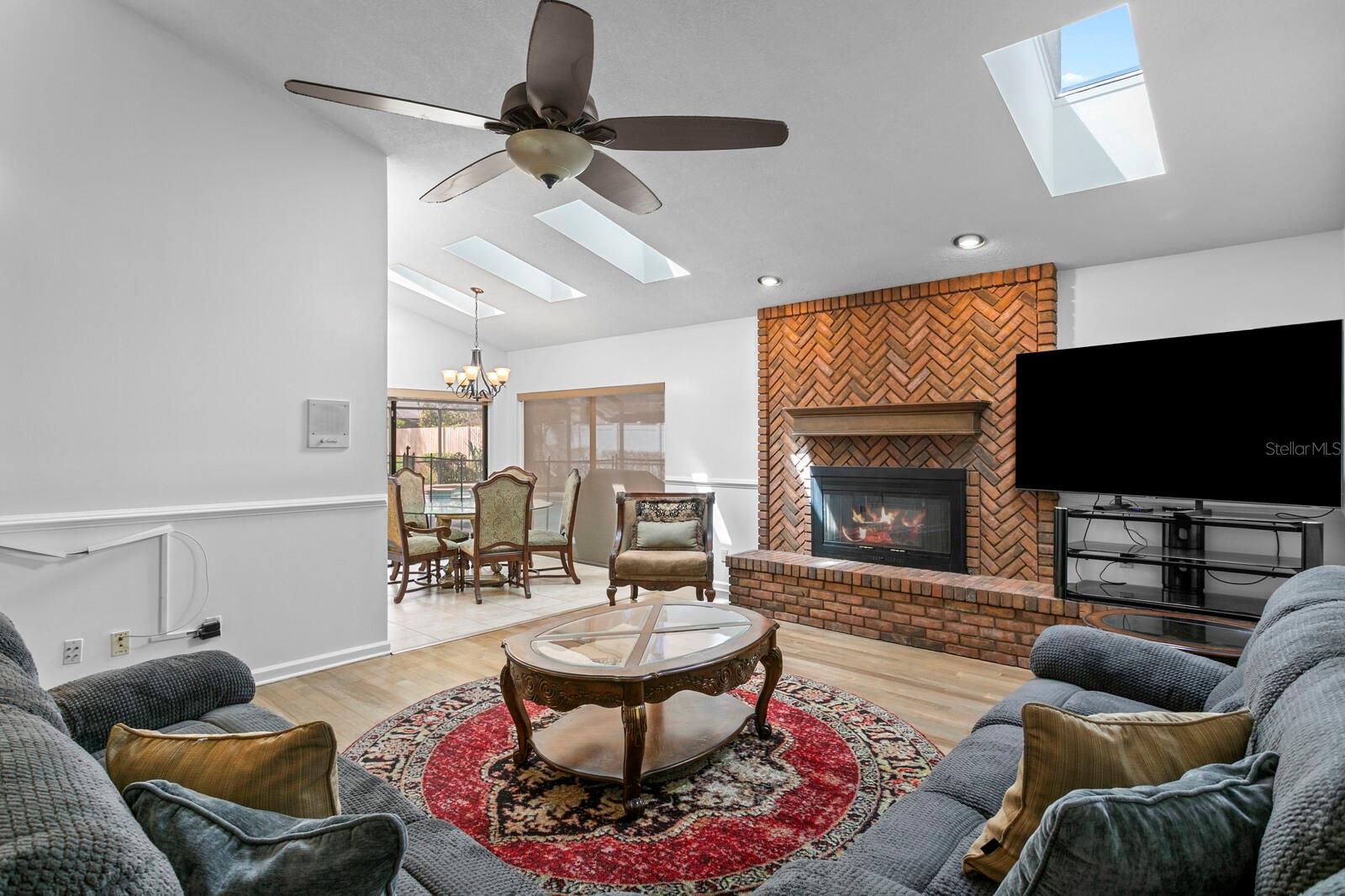 Listing photo id 9 for 11504 Moffat Place