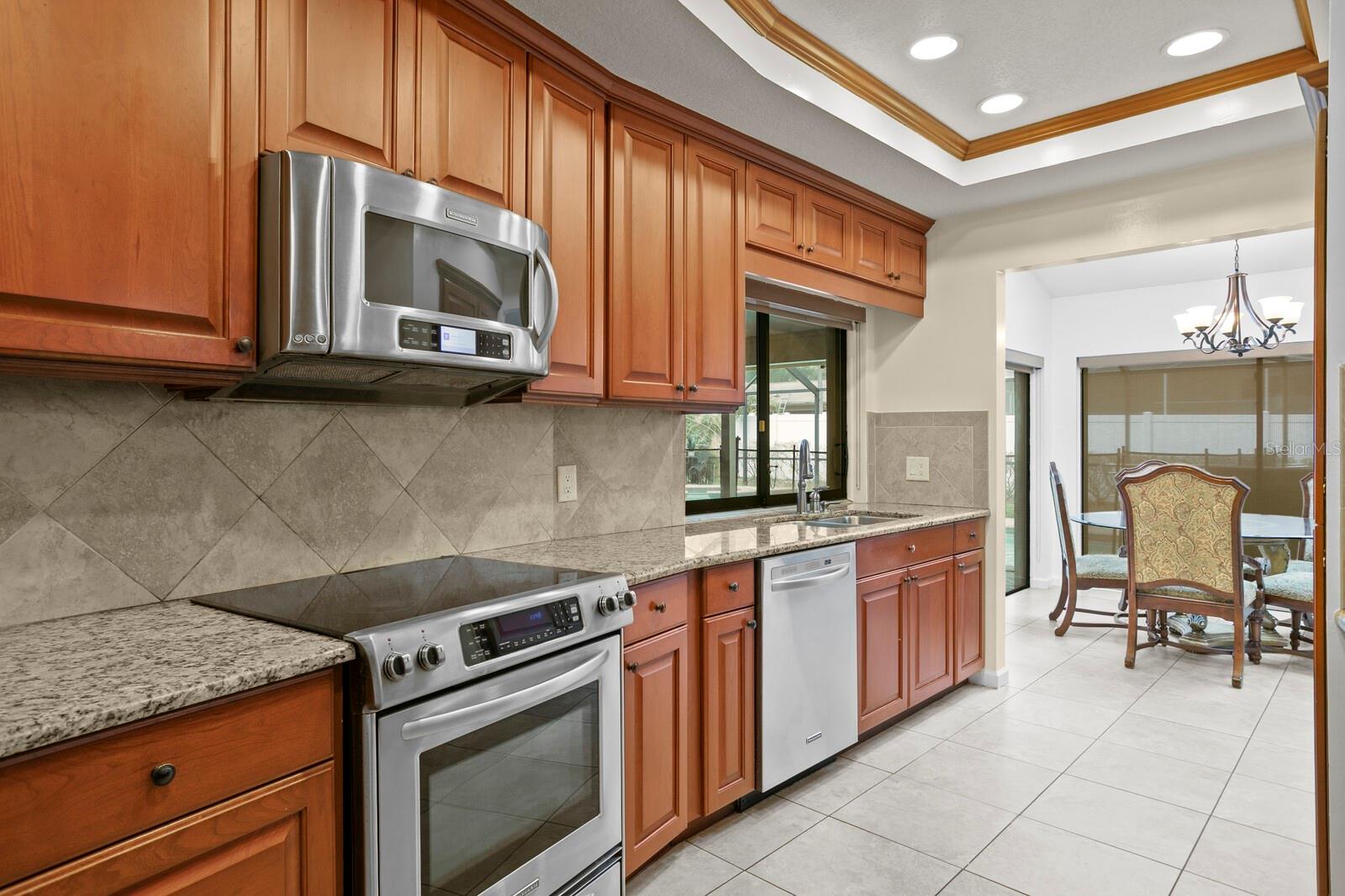 Listing photo id 10 for 11504 Moffat Place