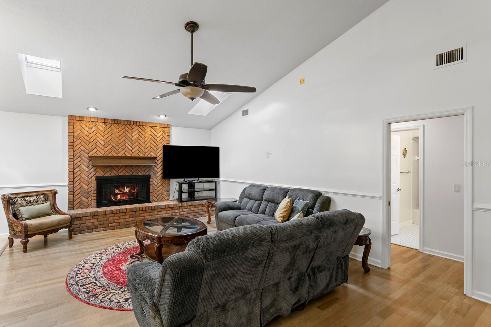 Listing photo id 12 for 11504 Moffat Place