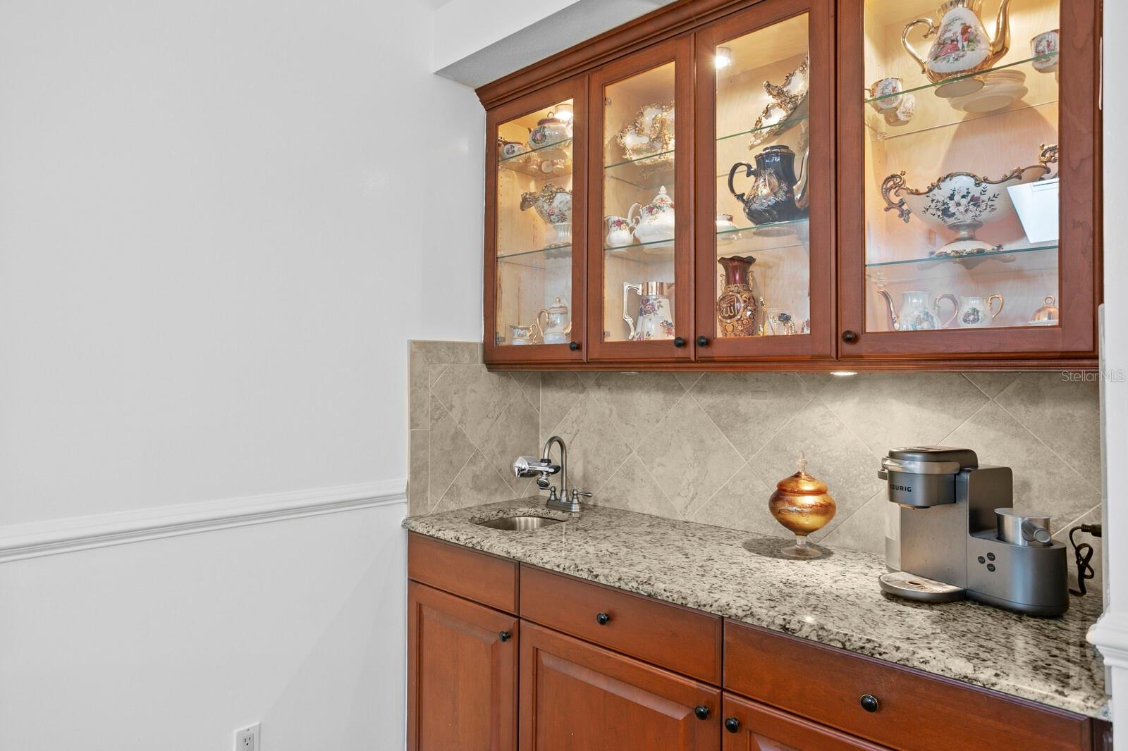 Listing photo id 15 for 11504 Moffat Place