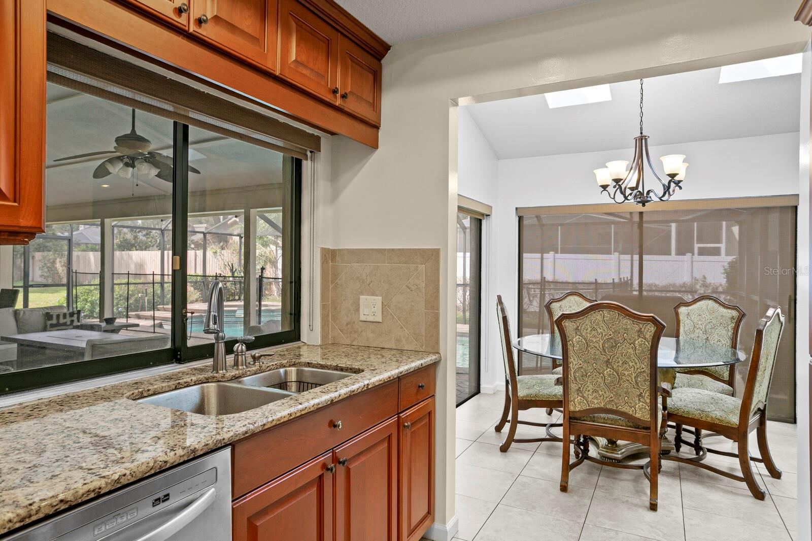 Listing photo id 17 for 11504 Moffat Place