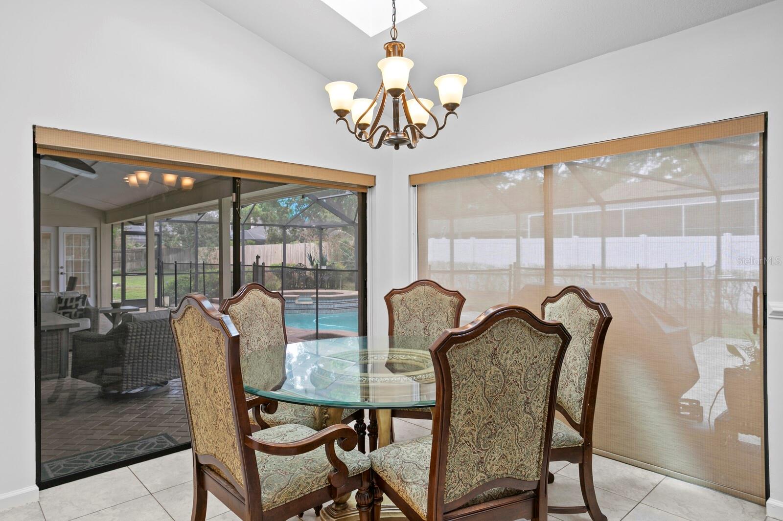 Listing photo id 18 for 11504 Moffat Place