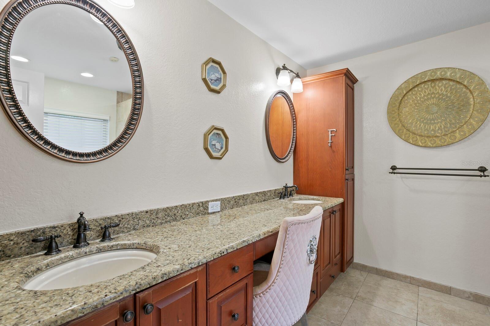 Listing photo id 22 for 11504 Moffat Place