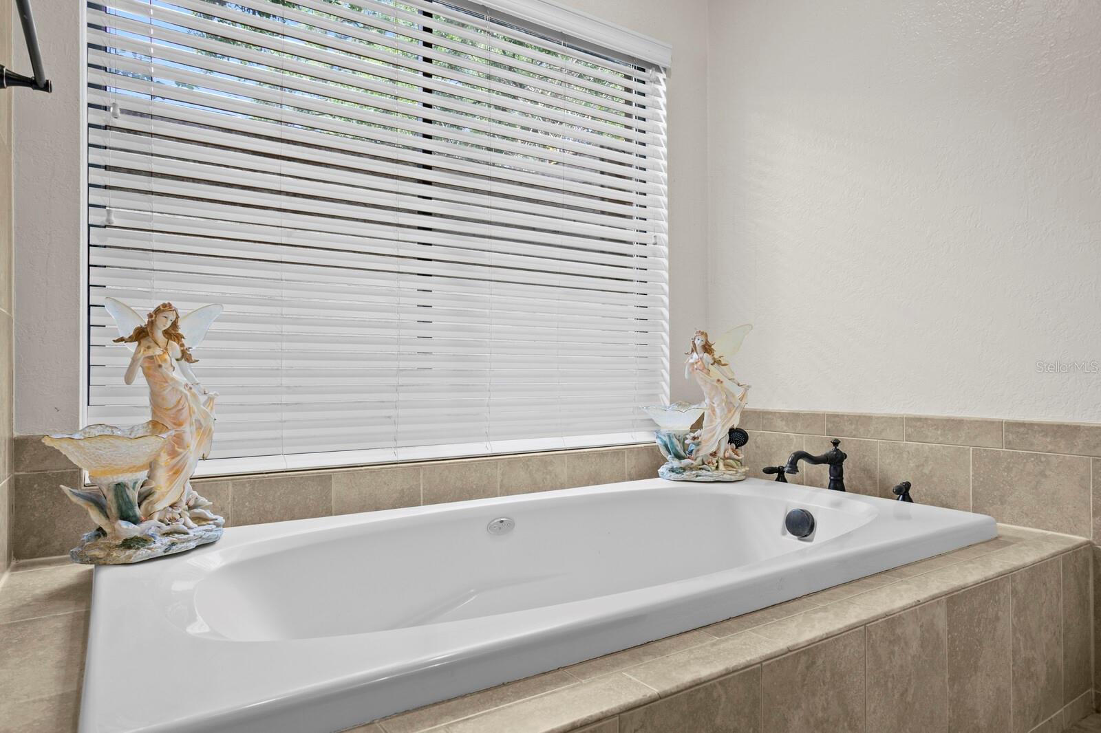 Listing photo id 24 for 11504 Moffat Place