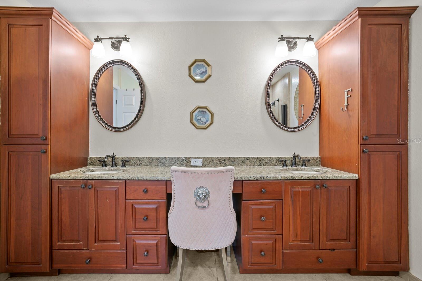 Listing photo id 25 for 11504 Moffat Place