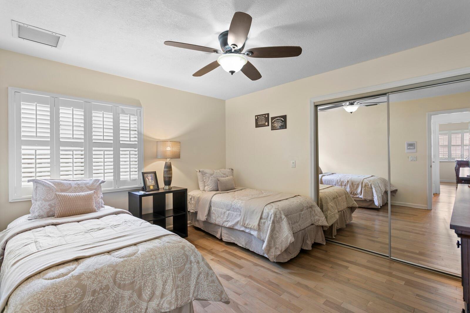 Listing photo id 28 for 11504 Moffat Place