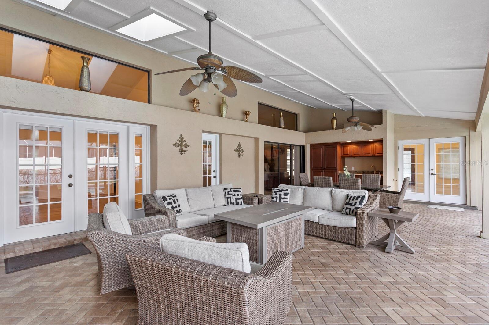 Listing photo id 32 for 11504 Moffat Place