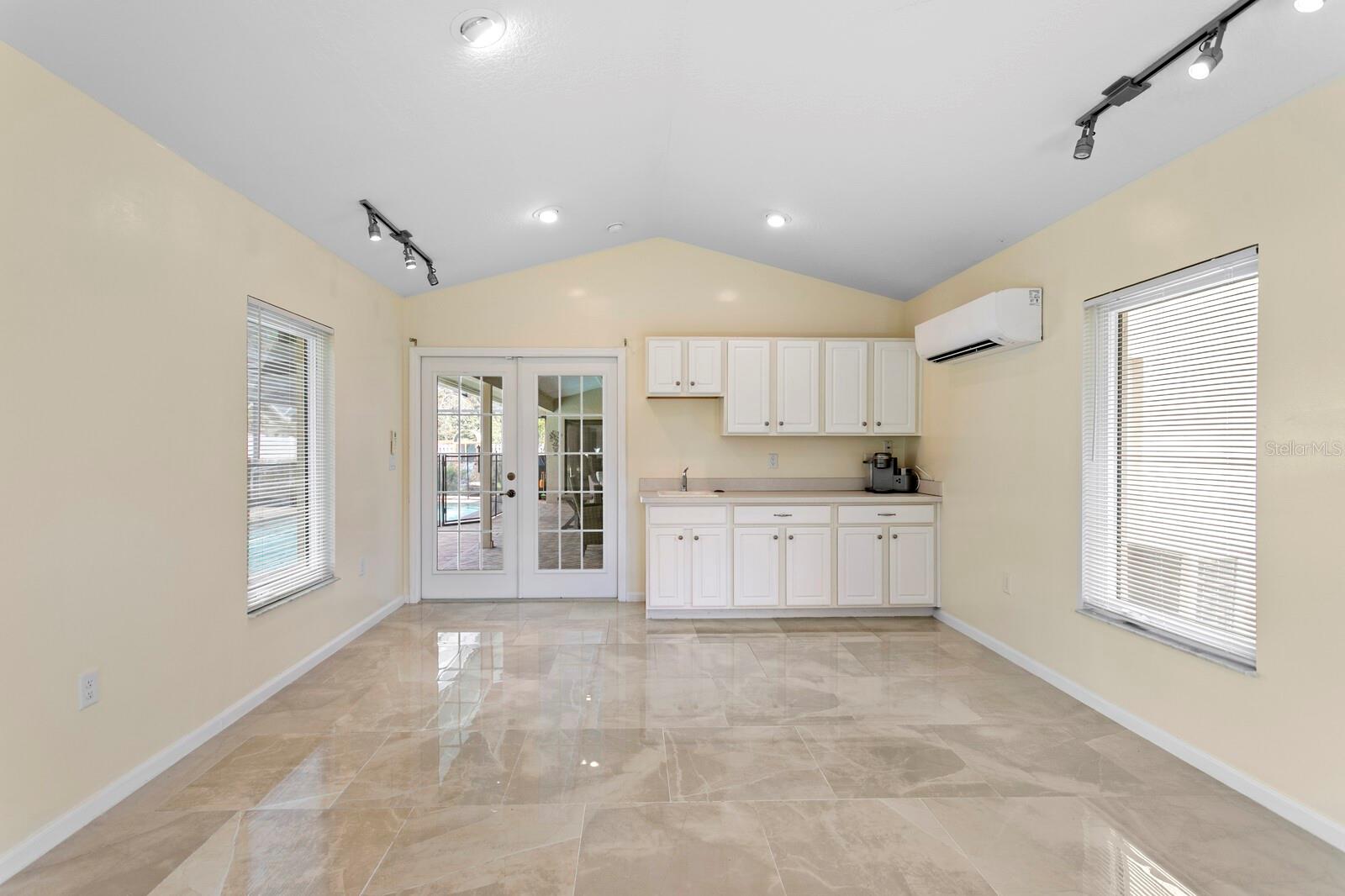 Listing photo id 36 for 11504 Moffat Place