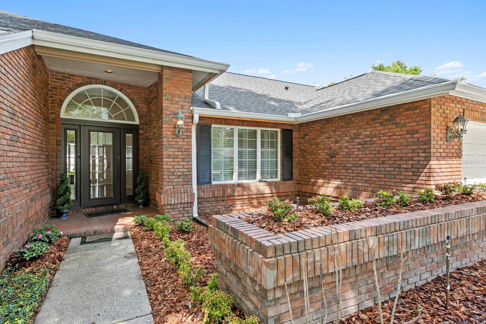 Listing photo id 3 for 11504 Moffat Place