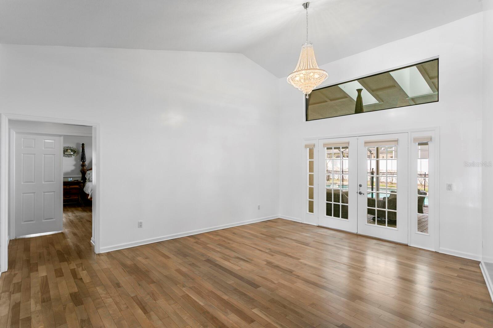 Listing photo id 6 for 11504 Moffat Place